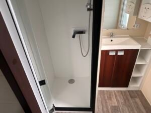 Salle_de_bain_mobilhome6869_camping_obeaulaurier_familial_vendée_nature