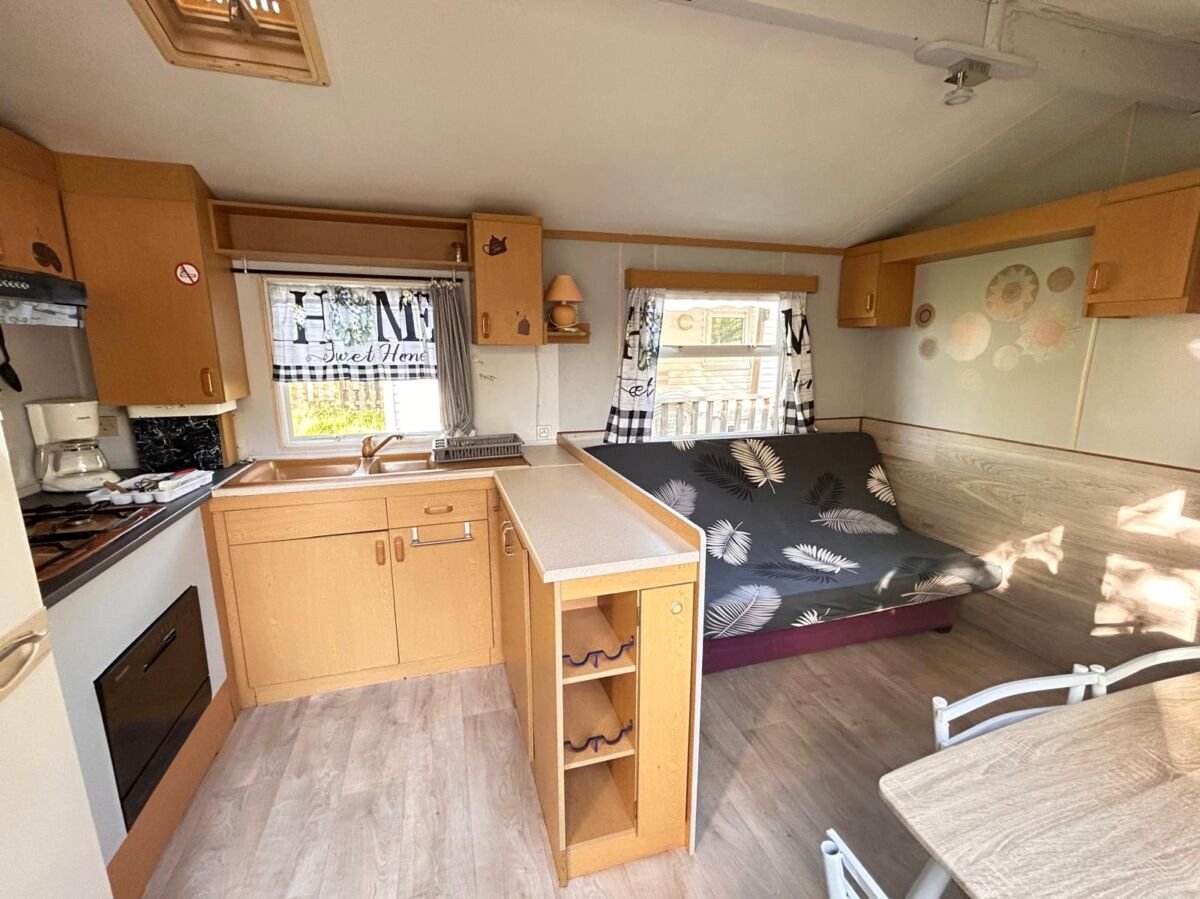 Salle_a_manger_cuisine_mobilhome47_camping_en_pleine_nature