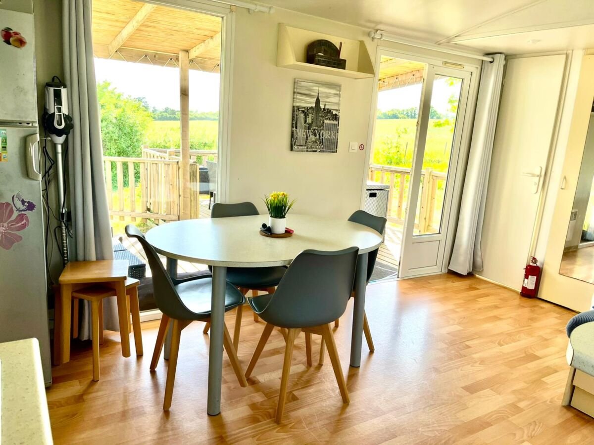 Salle_a_manger_mobilhome55_camping_familial