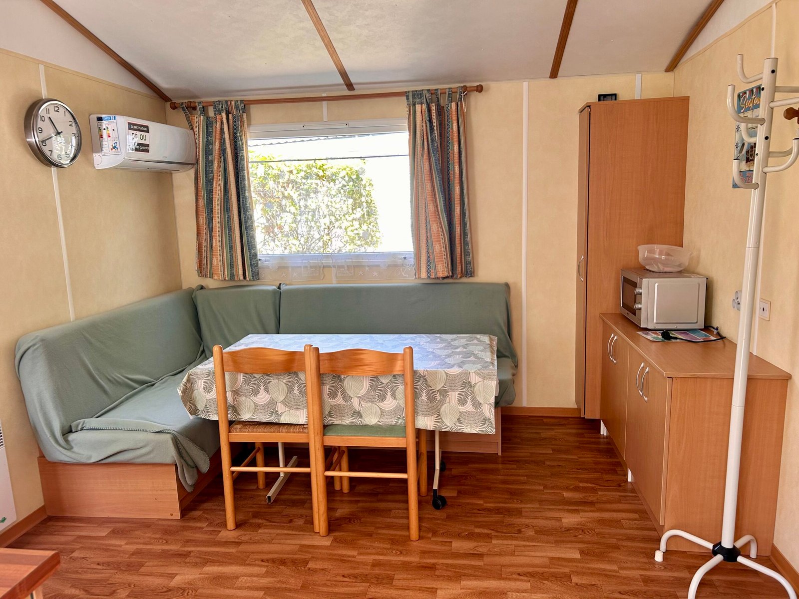 Salle_a_manger_mobilhome_medium31_clim