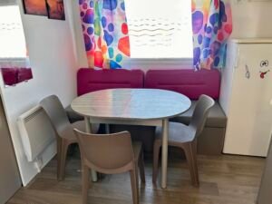 Salle_a_manger_mobilhome_enfants_67_obeaulaurier