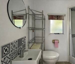 Salle_de_bain_mobilhome_très_économique_camping_obeaulaurier