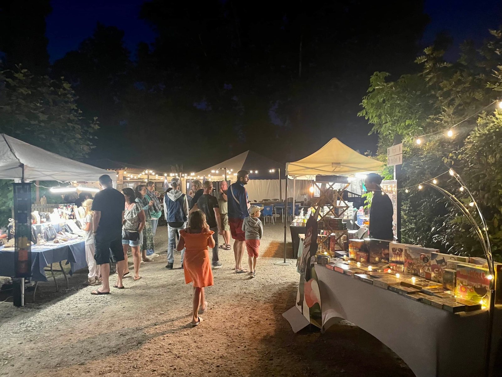 Marché_nocturne_camping_obeaulaurier