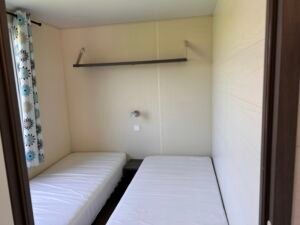Mobilhome_80_chambre_3_camping_obeaulaurier_familial_nature