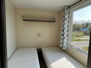 Mobilhome_80_chambre_2_camping_obeaulaurier_familial_nature