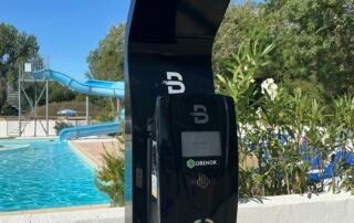 Borne_recharge_camping_vendee_obeaulaurier